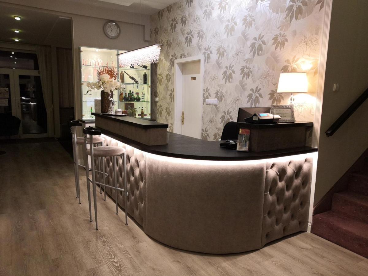 Hotel Forras Komárom Zewnętrze zdjęcie
