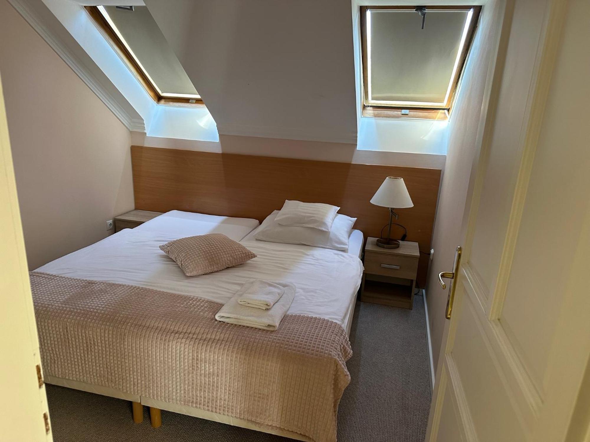 Hotel Forras Komárom Zewnętrze zdjęcie