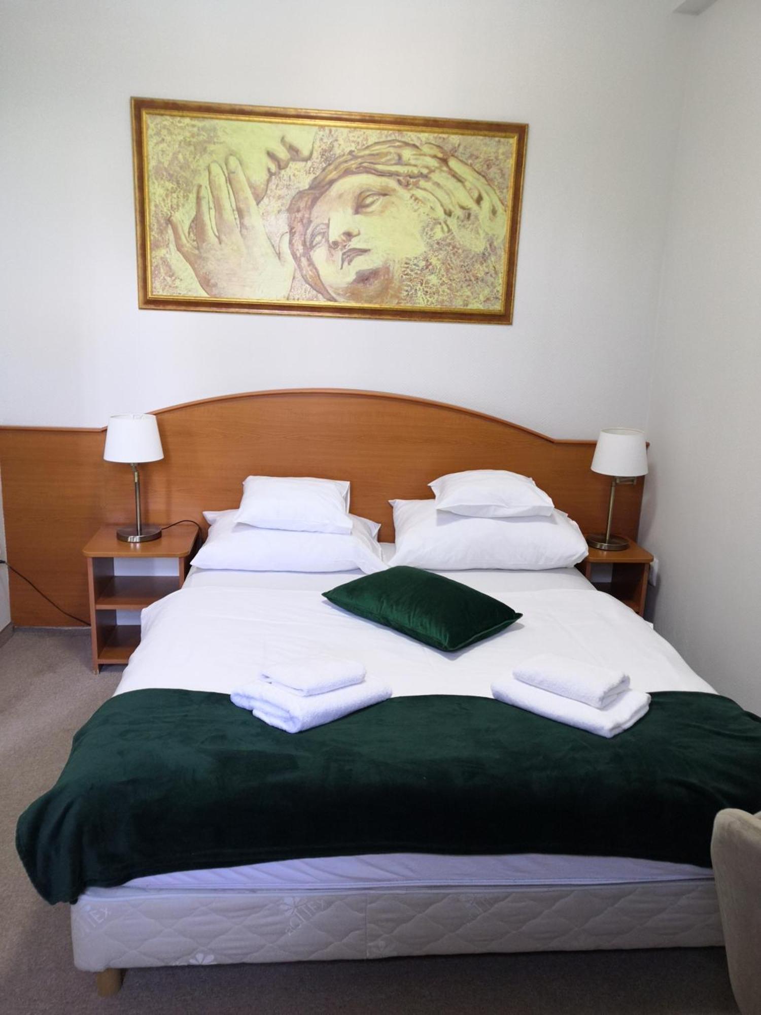 Hotel Forras Komárom Zewnętrze zdjęcie