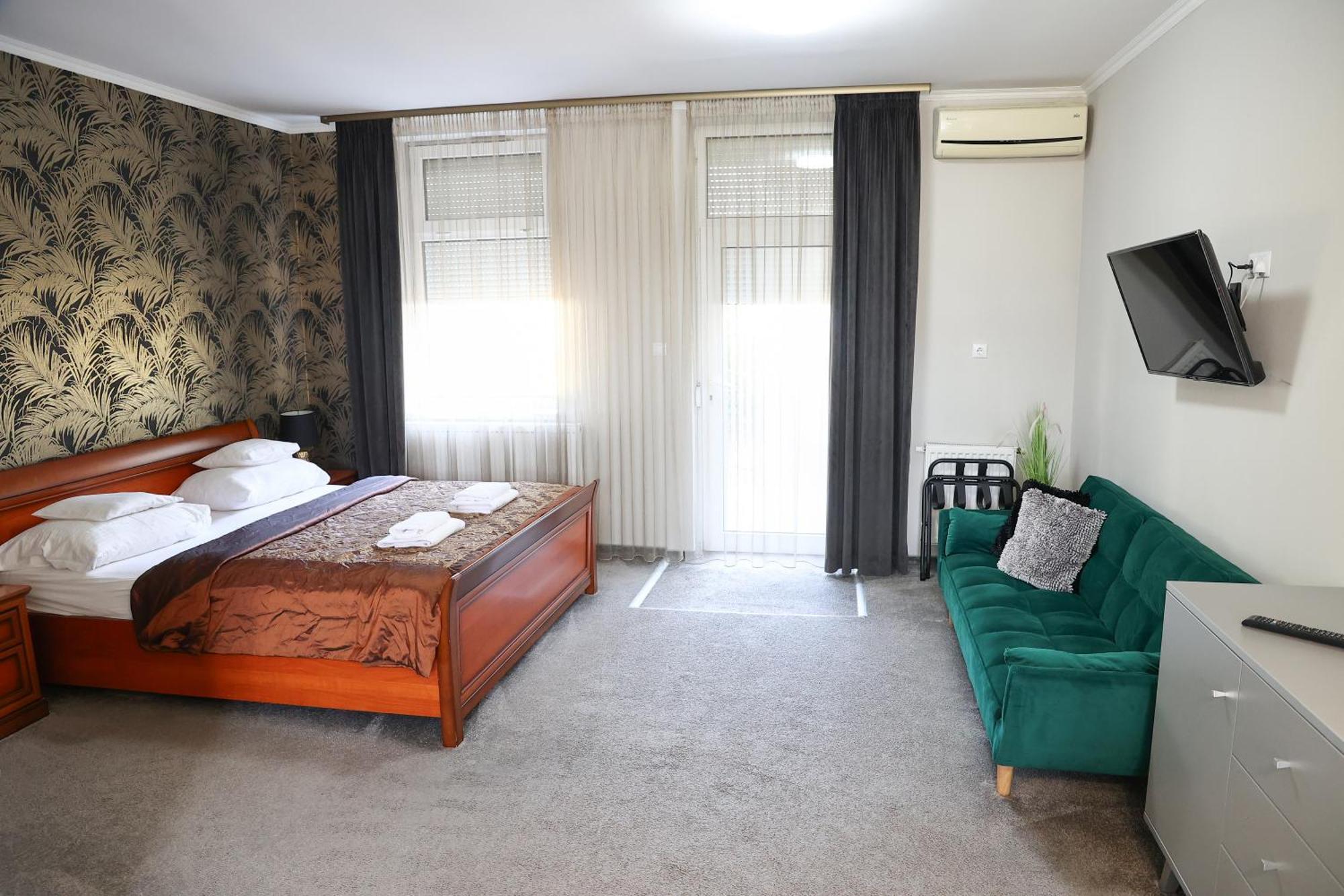 Hotel Forras Komárom Zewnętrze zdjęcie