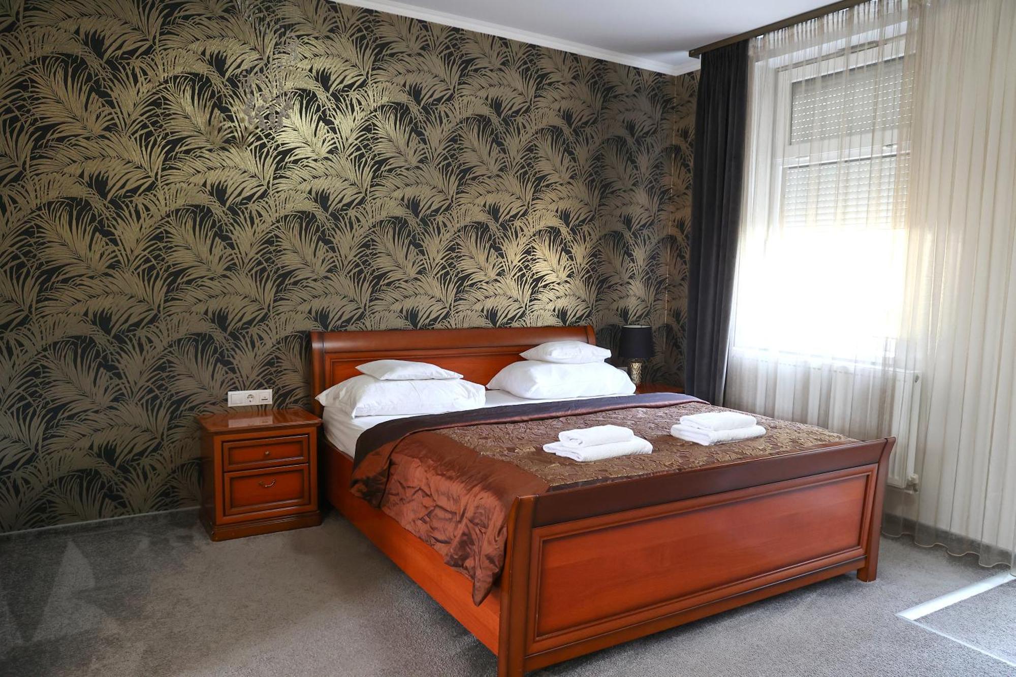 Hotel Forras Komárom Zewnętrze zdjęcie