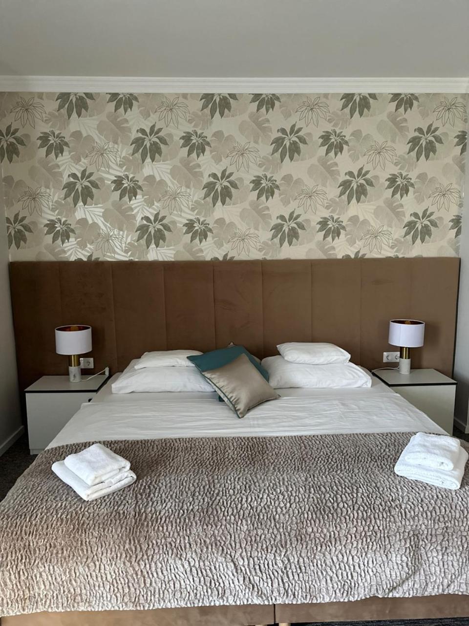Hotel Forras Komárom Zewnętrze zdjęcie