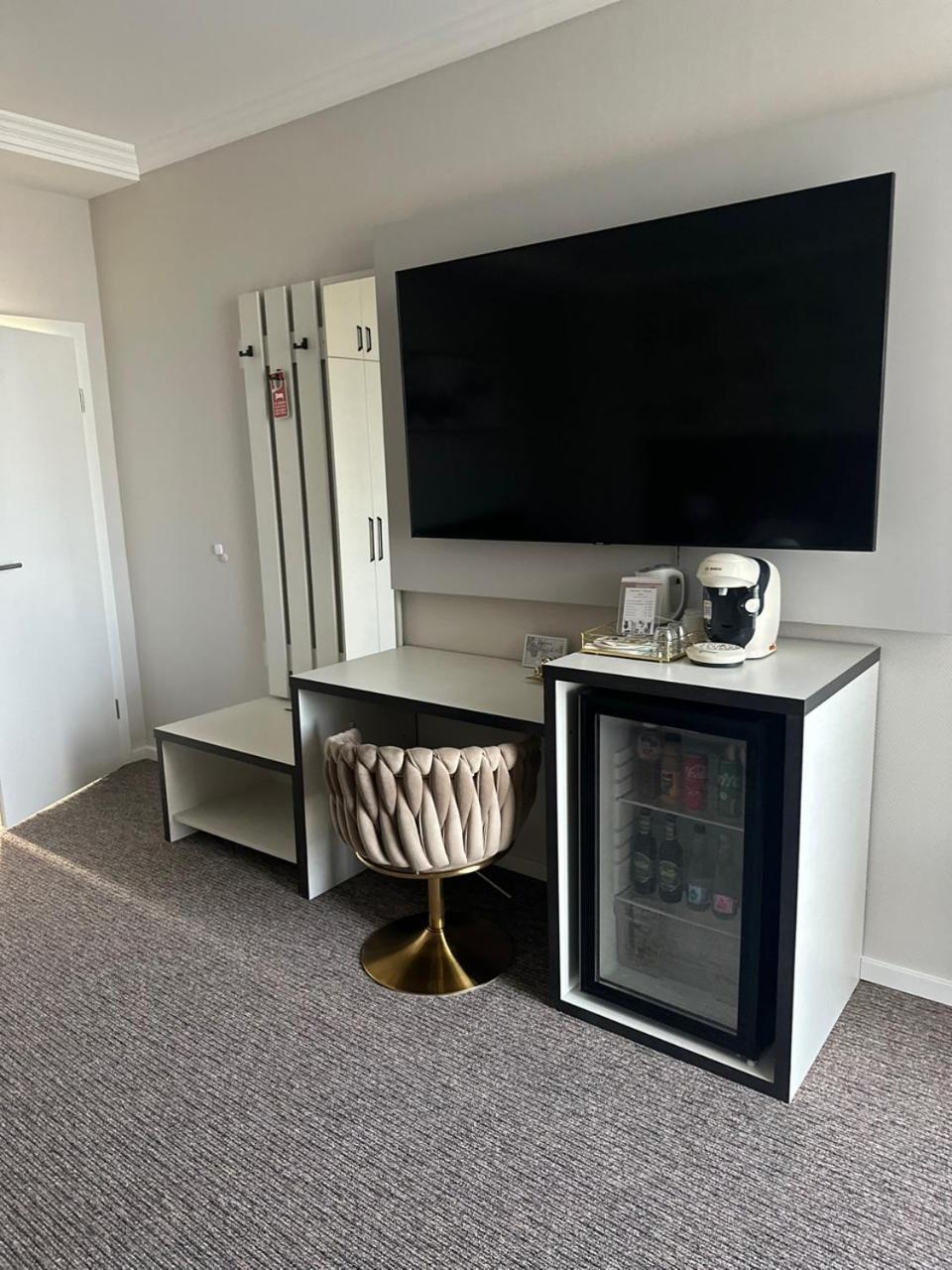 Hotel Forras Komárom Zewnętrze zdjęcie