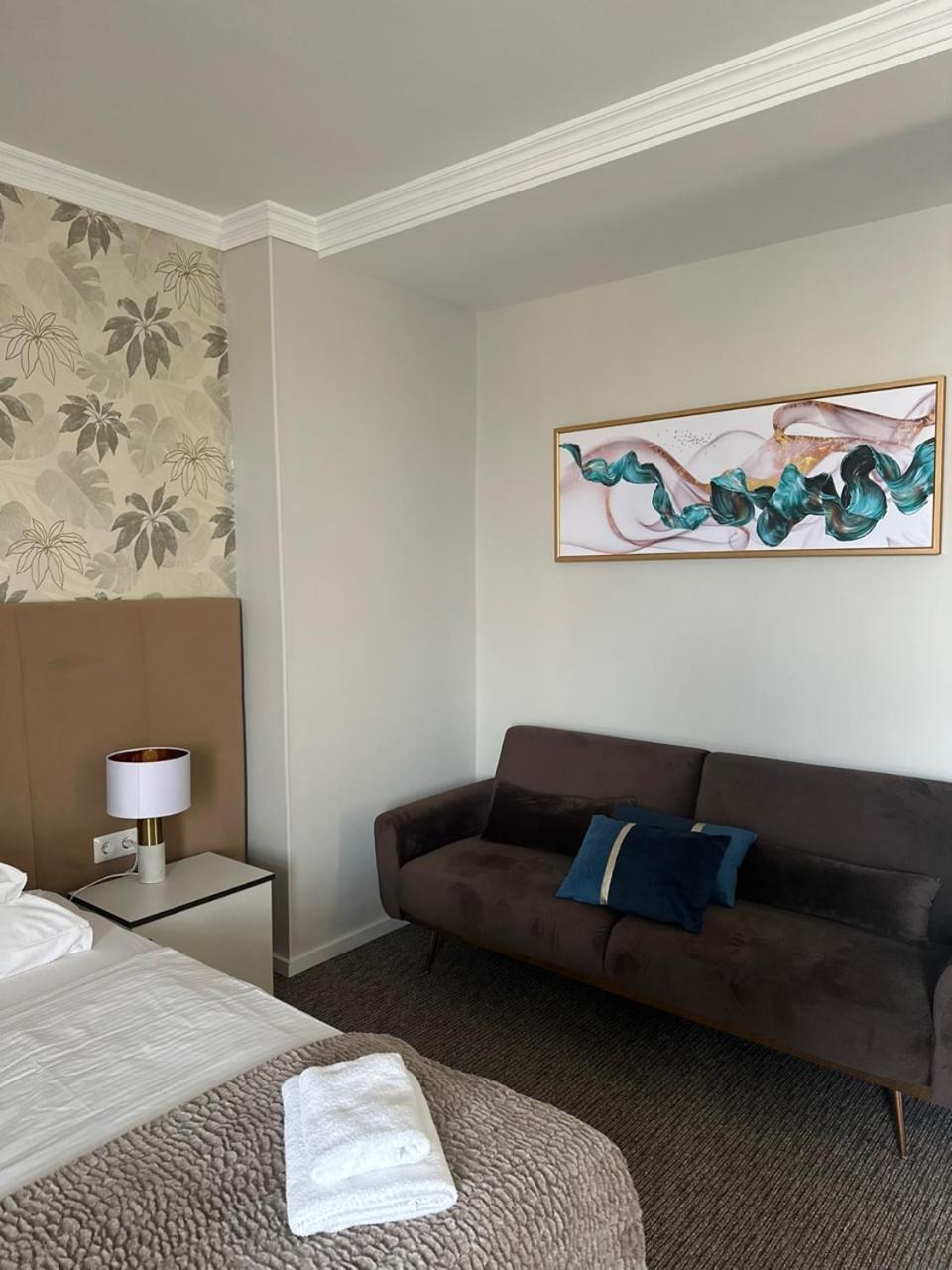 Hotel Forras Komárom Zewnętrze zdjęcie