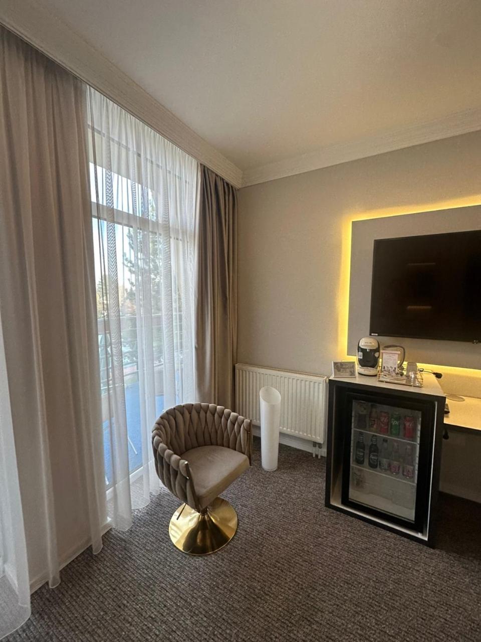 Hotel Forras Komárom Zewnętrze zdjęcie