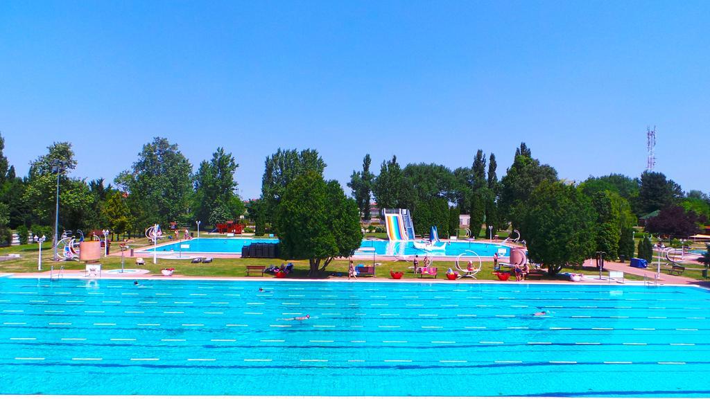 Hotel Forras Komárom Zewnętrze zdjęcie