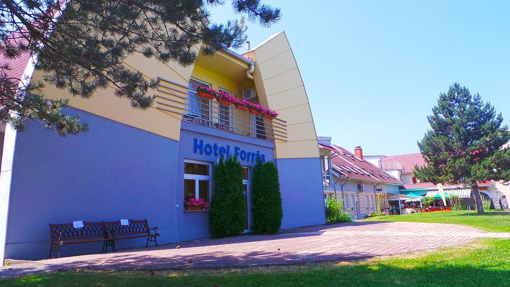 Hotel Forras Komárom Zewnętrze zdjęcie