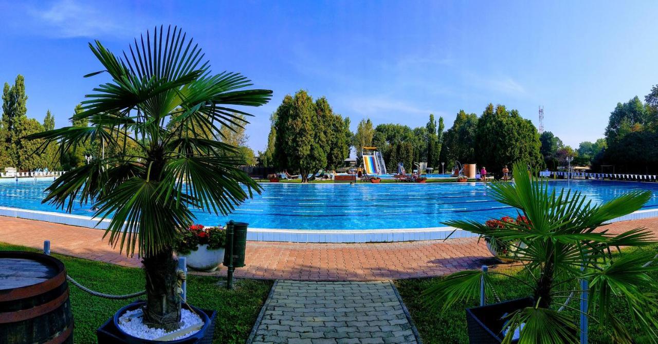 Hotel Forras Komárom Zewnętrze zdjęcie